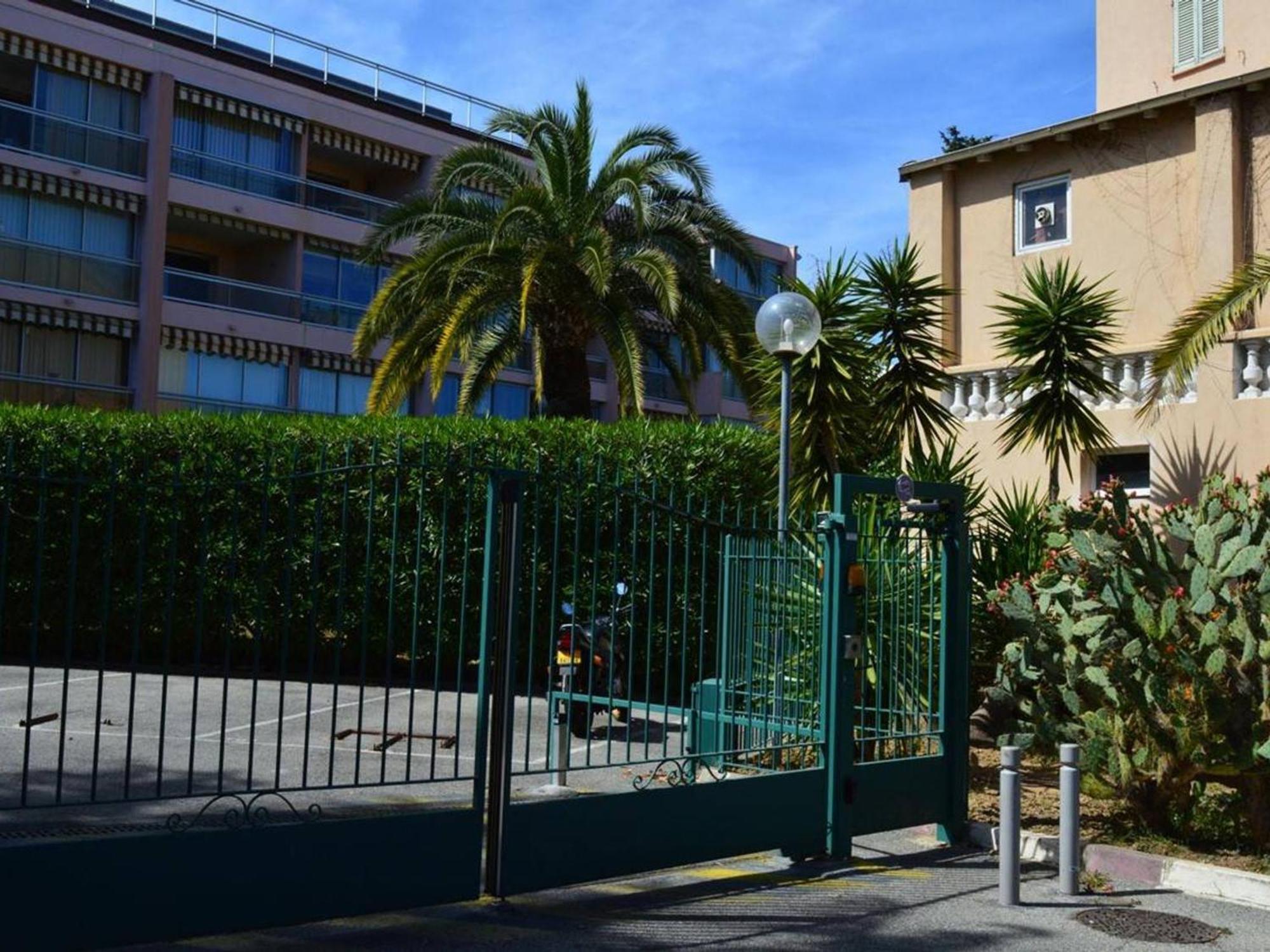 Studio Agreable Avec Loggia, Garage Et Plage A Proximite - 2 Couchages, Golfe-Juan - Fr-1-252-62 Exteriér fotografie